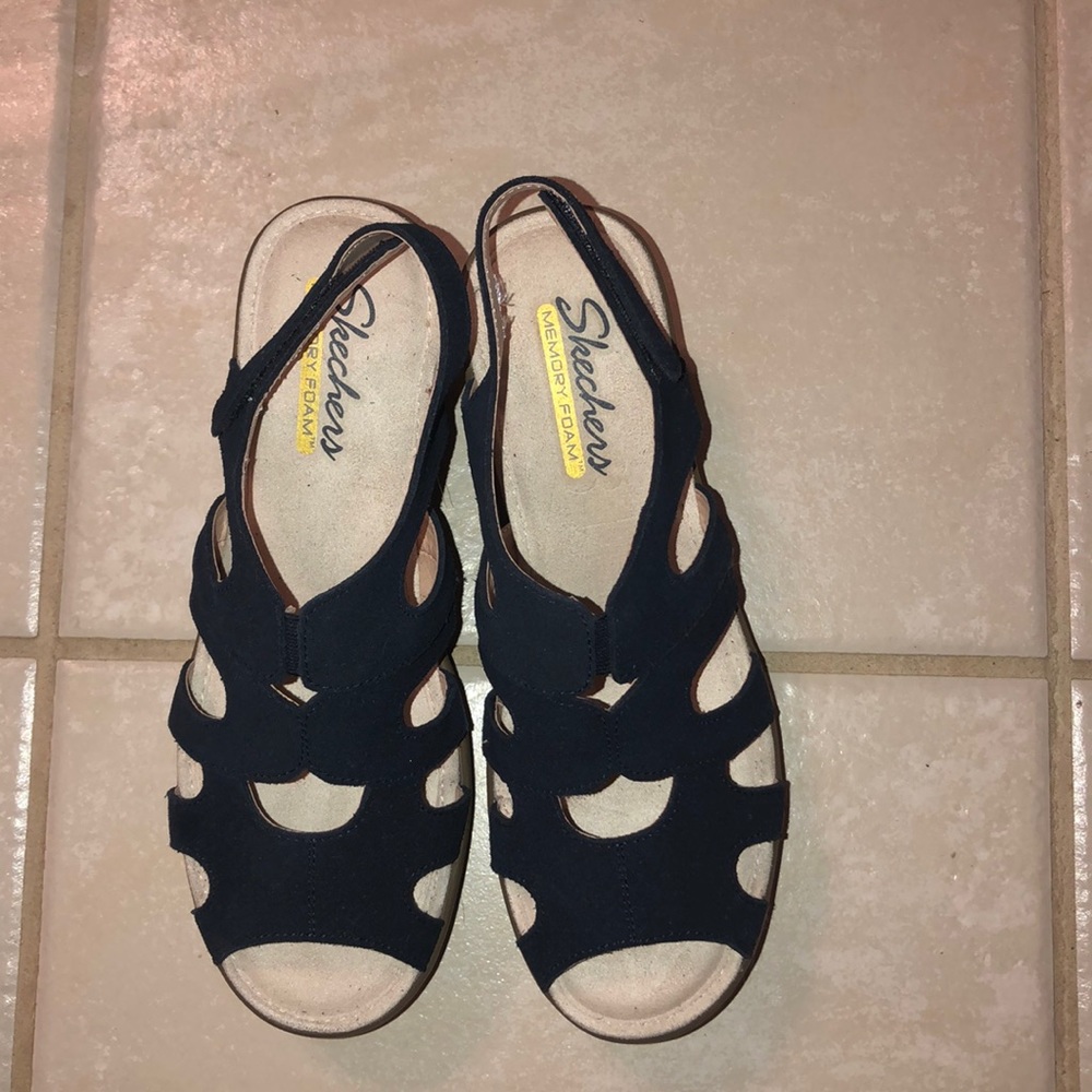 Sketchers memory foam heeled sandal